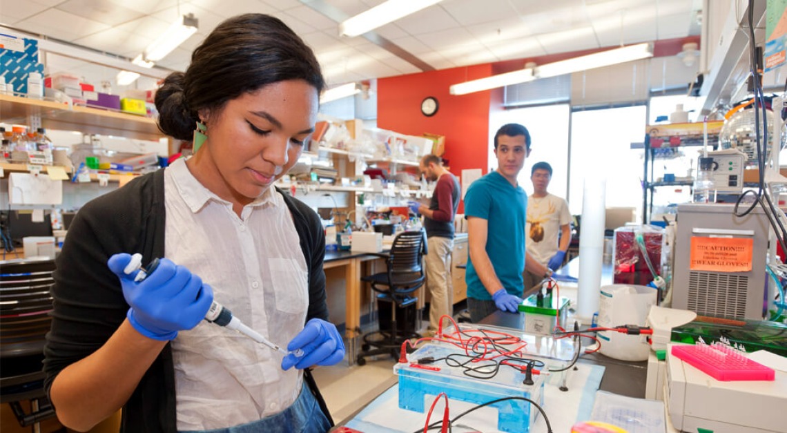 UArizona students in a research lab