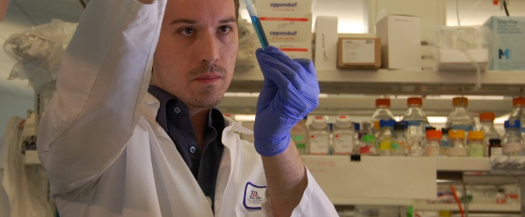 Researcher working in a U of A medical lab